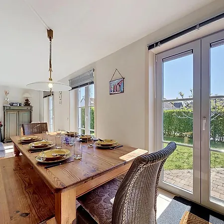 Vissershuis 92 With Parking By Interhome Feriehus De Haan