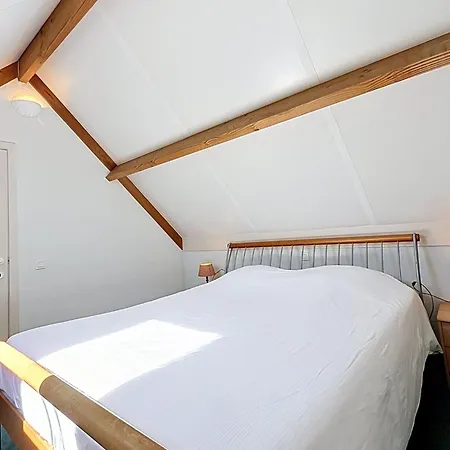 Vissershuis 92 With Parking By Interhome Feriehus